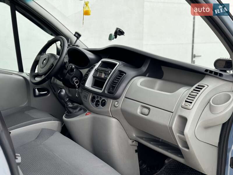 Минивэн Opel Vivaro 2013 в Сарнах