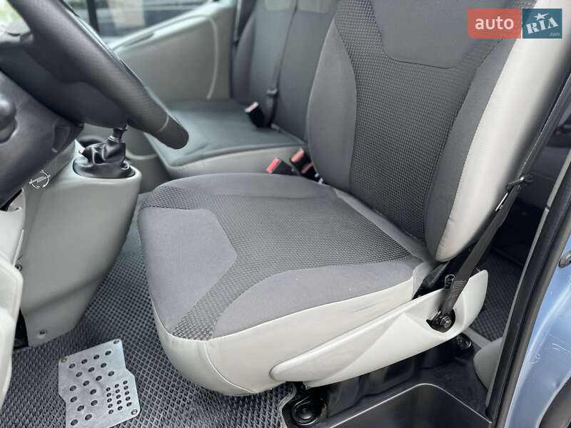 Минивэн Opel Vivaro 2013 в Сарнах