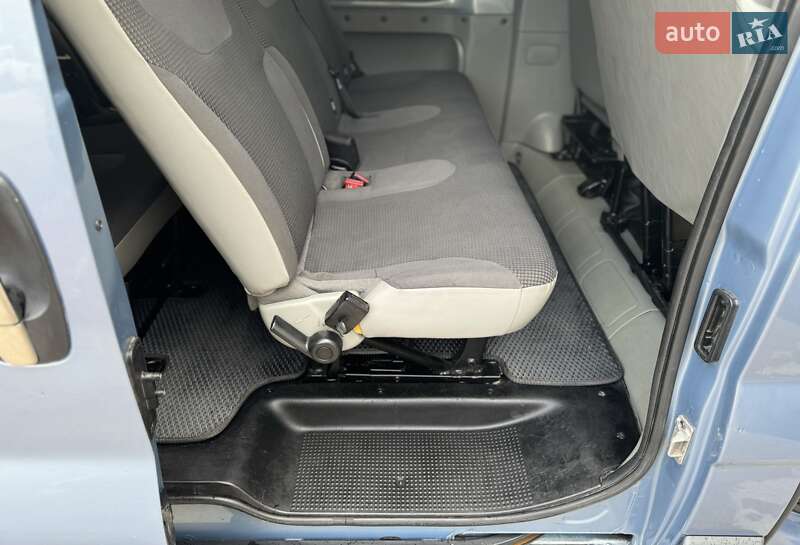 Минивэн Opel Vivaro 2013 в Сарнах