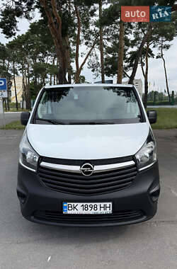 Грузопассажирский фургон Opel Vivaro 2016 в Вараше
