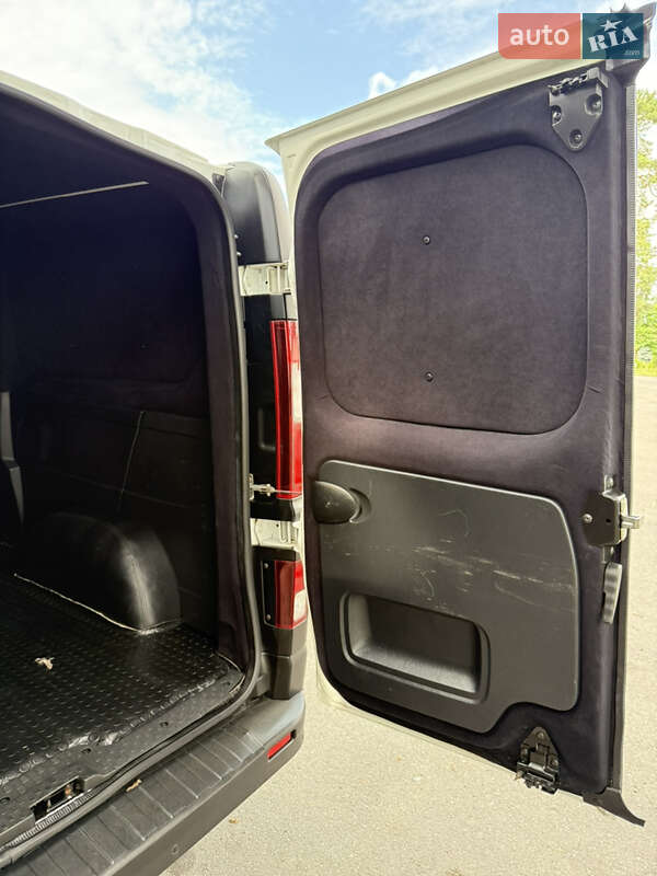 Вантажопасажирський фургон Opel Vivaro 2016 в Вараші