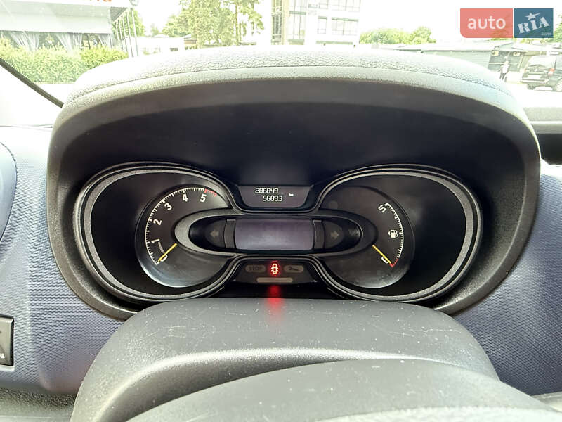 Вантажопасажирський фургон Opel Vivaro 2016 в Вараші