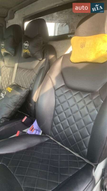 Минивэн Opel Vivaro 2006 в 