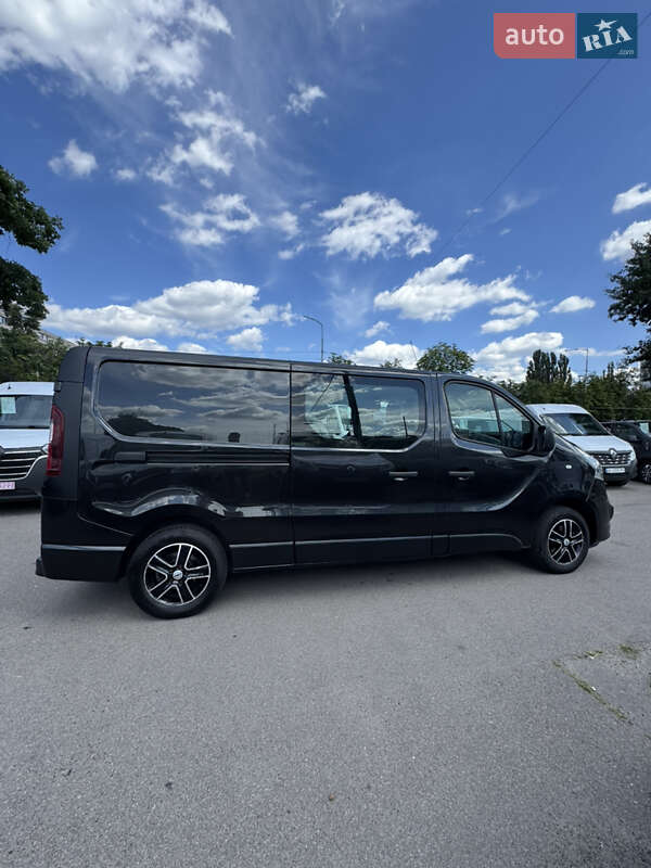 Грузопассажирский фургон Opel Vivaro 2018 в Киеве