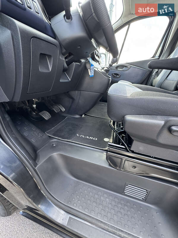 Грузопассажирский фургон Opel Vivaro 2018 в Киеве