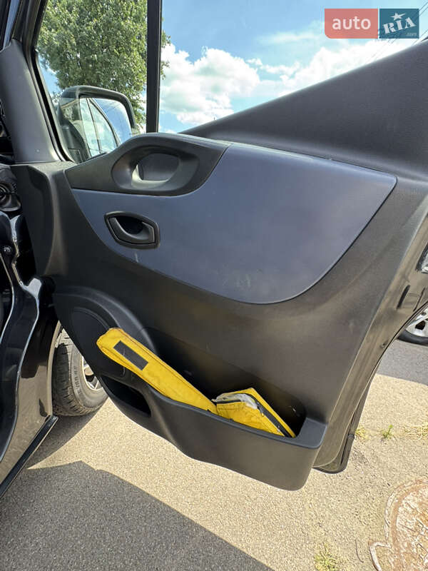 Грузопассажирский фургон Opel Vivaro 2018 в Киеве