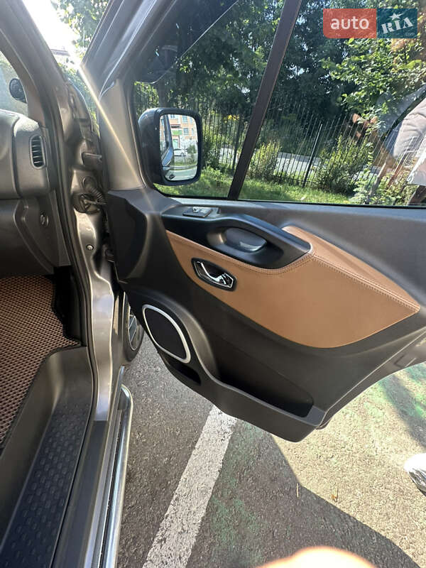 Минивэн Opel Vivaro 2015 в Киеве