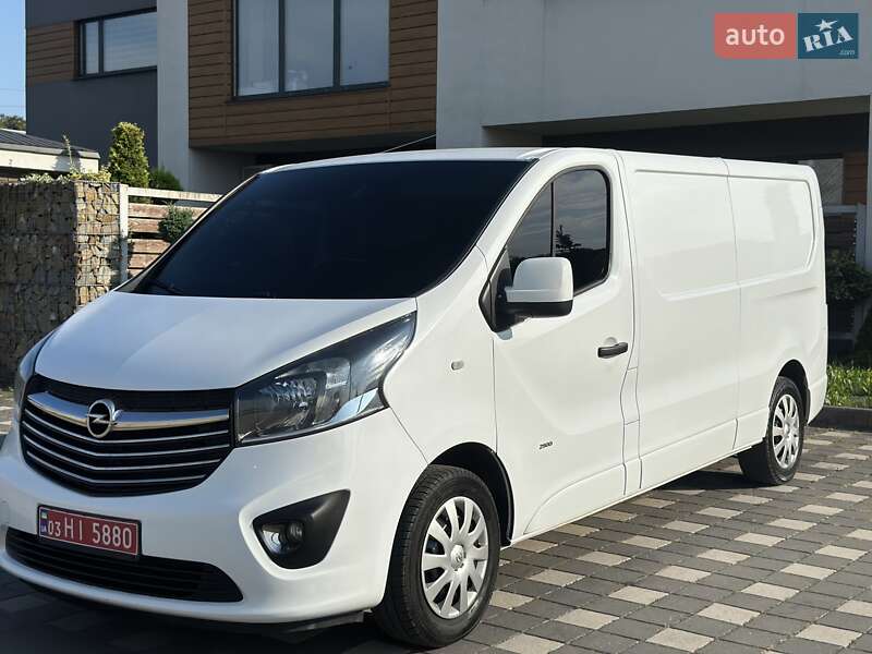 Вантажний фургон Opel Vivaro 2015 в Стрию