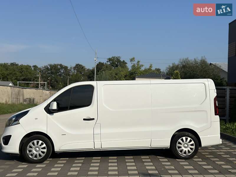 Вантажний фургон Opel Vivaro 2015 в Стрию