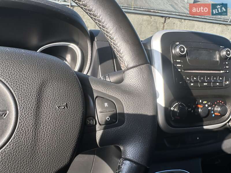 Вантажний фургон Opel Vivaro 2015 в Стрию