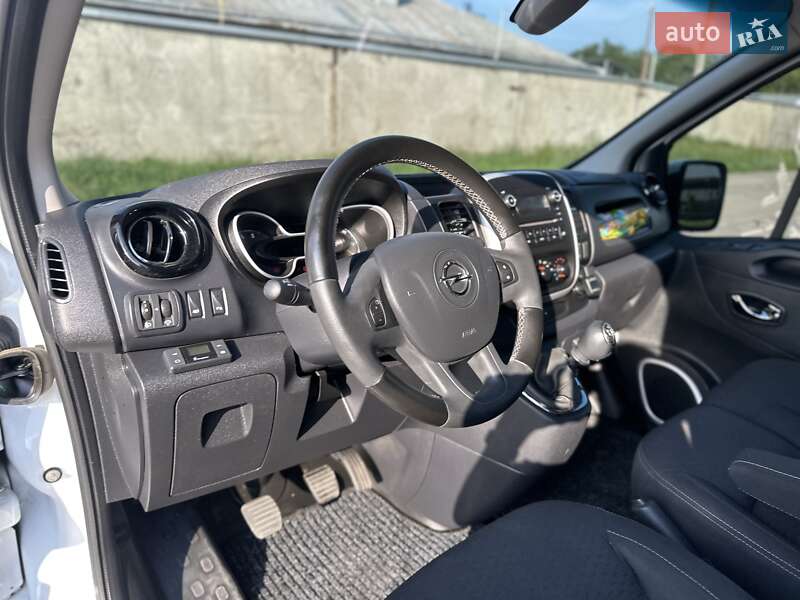 Вантажний фургон Opel Vivaro 2015 в Стрию