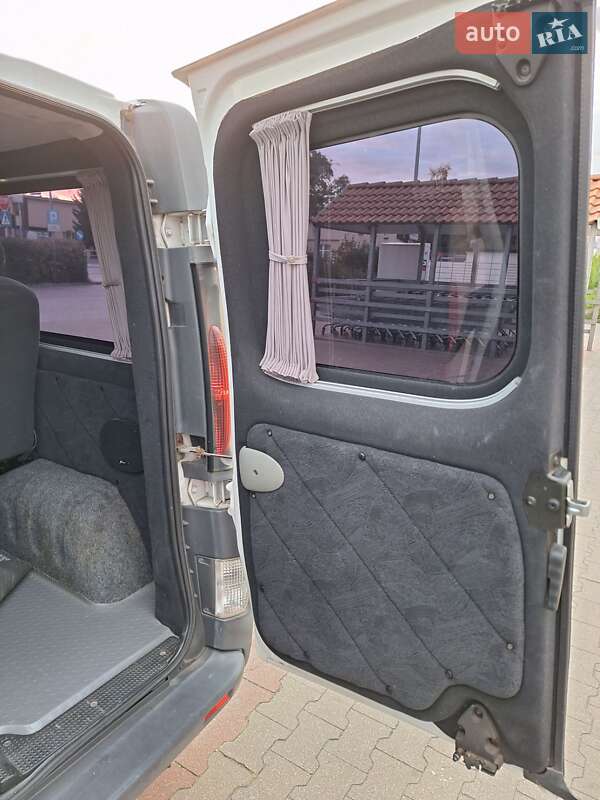 Минивэн Opel Vivaro 2005 в Ратным