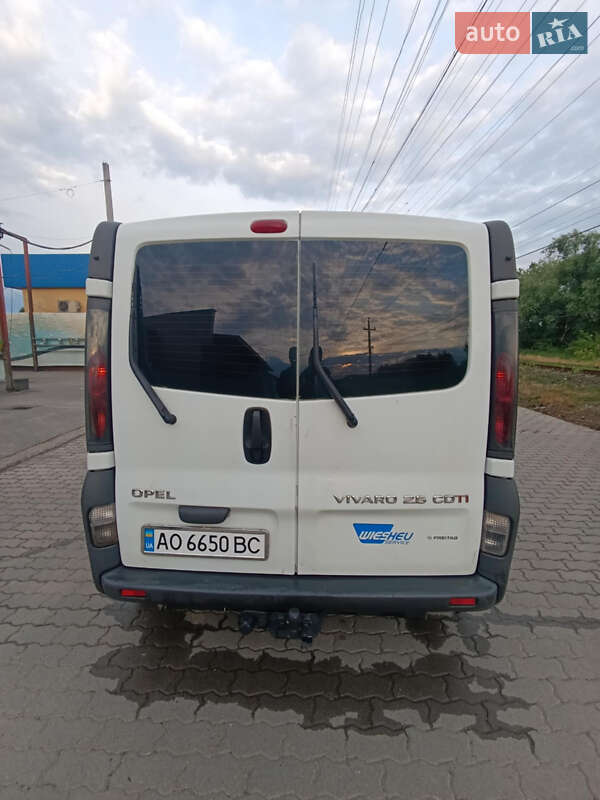 Минивэн Opel Vivaro 2006 в Верхнем Водяном