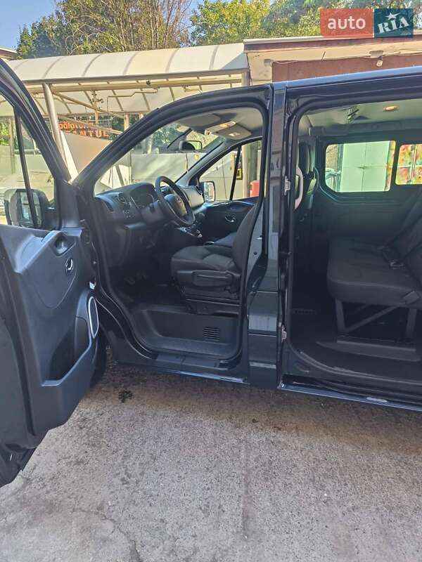 Мінівен Opel Vivaro 2017 в Чернівцях