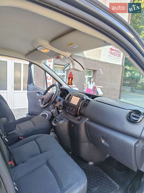 Мінівен Opel Vivaro 2017 в Чернівцях