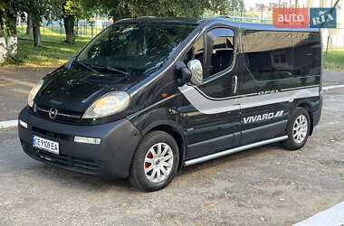 Мінівен Opel Vivaro 2003 в Чернівцях
