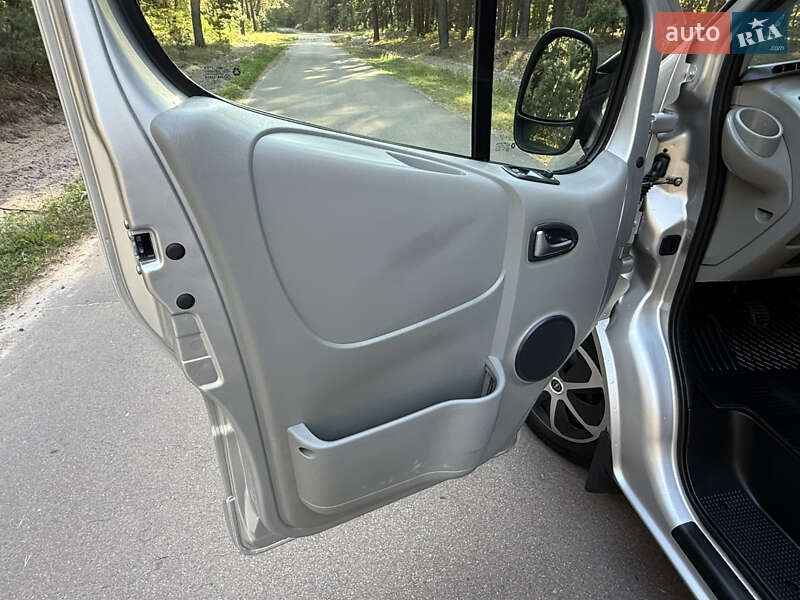 Минивэн Opel Vivaro 2014 в Киеве