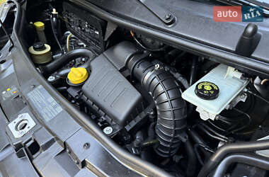 Мінівен Opel Vivaro 2014 в Києві