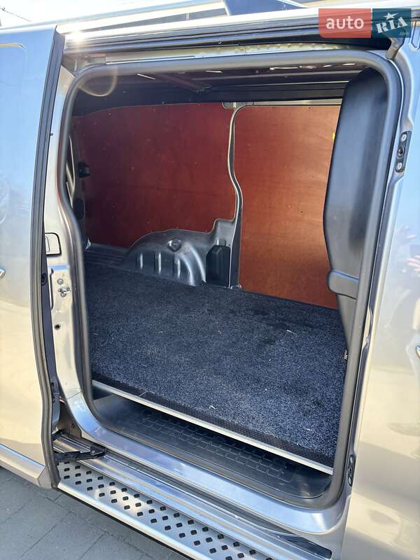 Грузовой фургон Opel Vivaro 2020 в Львове