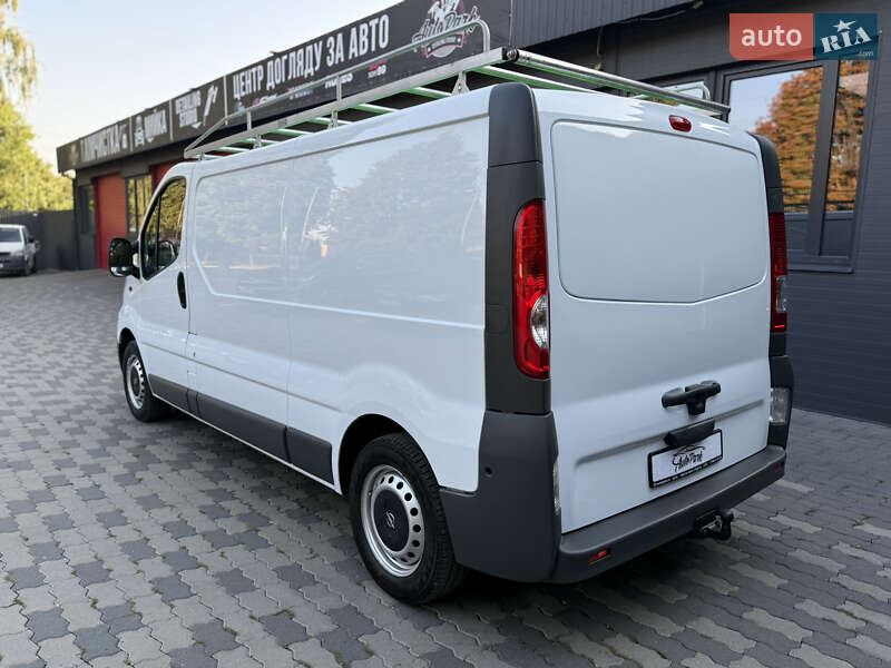 Грузовой фургон Opel Vivaro 2013 в Черновцах