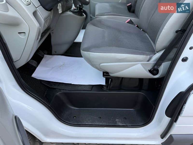 Грузовой фургон Opel Vivaro 2013 в Черновцах