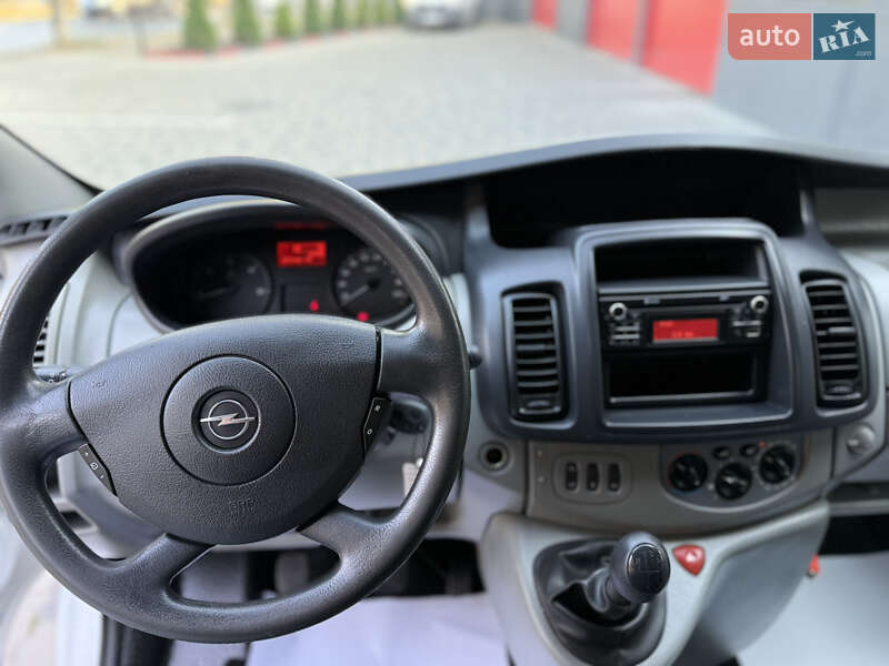 Грузовой фургон Opel Vivaro 2013 в Черновцах