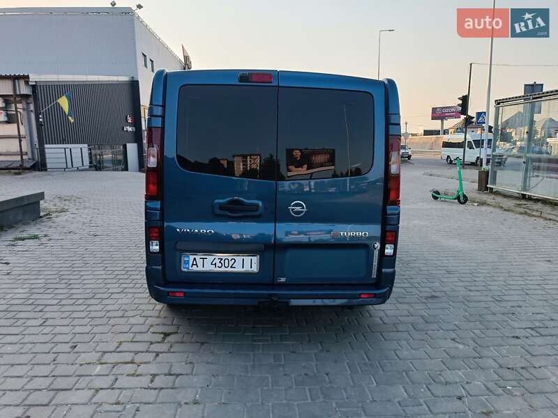 Мінівен Opel Vivaro 2015 в Івано-Франківську