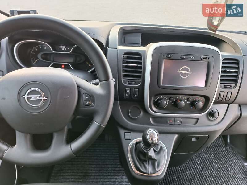 Мінівен Opel Vivaro 2015 в Івано-Франківську