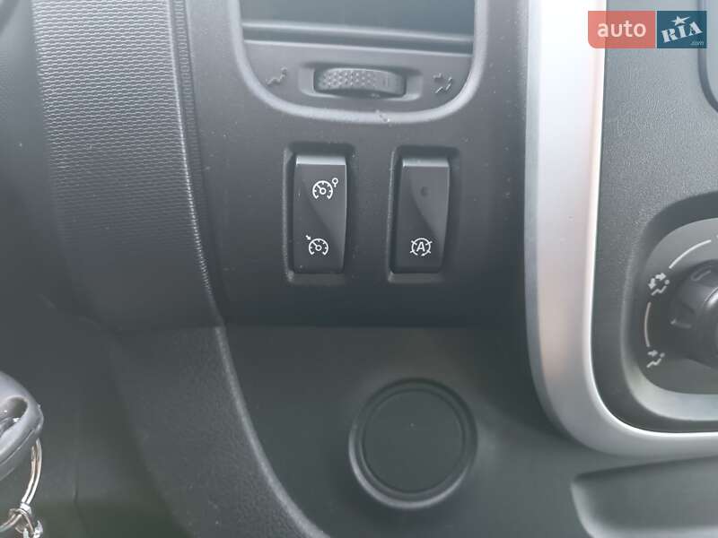 Мінівен Opel Vivaro 2015 в Івано-Франківську