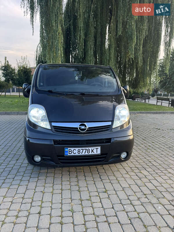 Минивэн Opel Vivaro 2012 в 