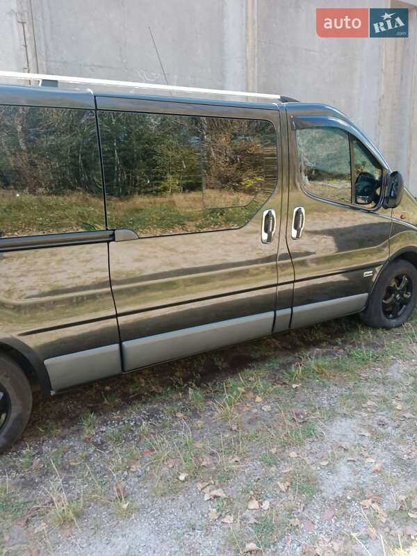 Минивэн Opel Vivaro 2012 в Городне