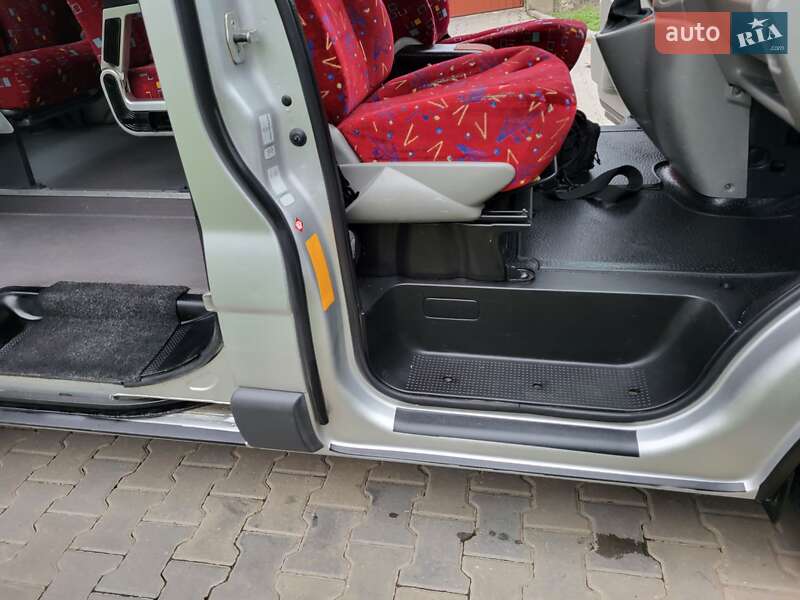 Мінівен Opel Vivaro 2004 в Хмельницькому