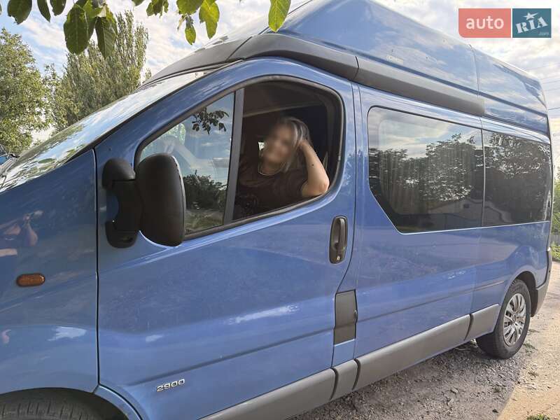 Минивэн Opel Vivaro 2004 в 
