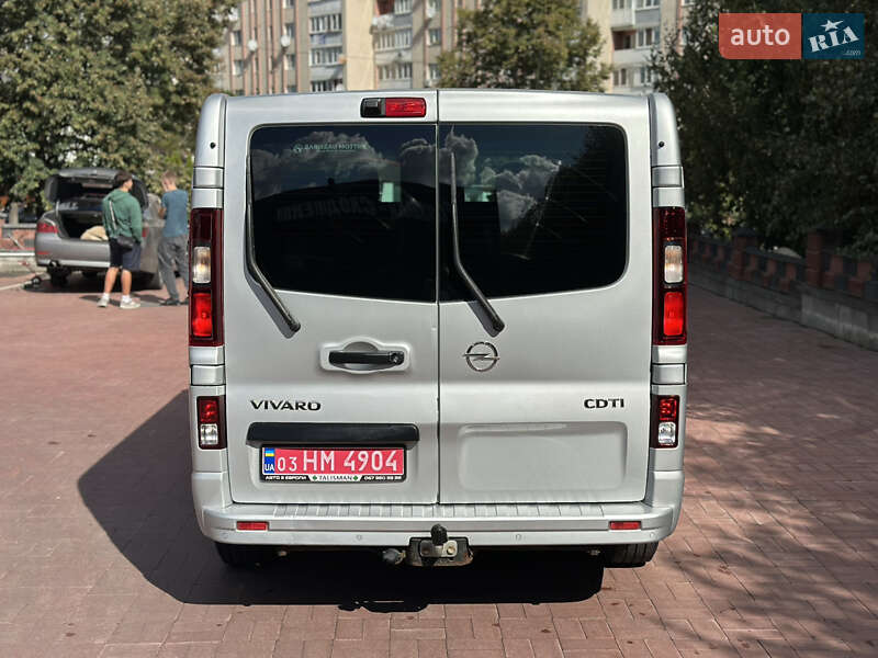 Минивэн Opel Vivaro 2015 в Ровно