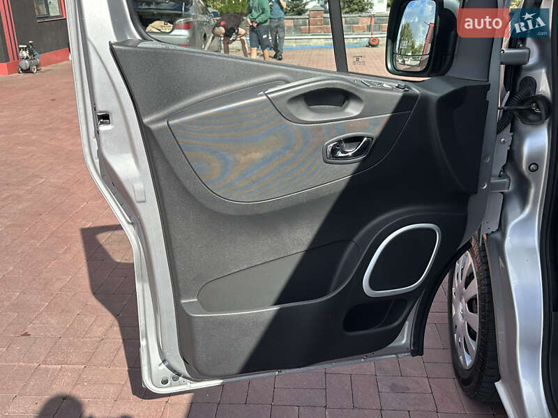 Минивэн Opel Vivaro 2015 в Ровно