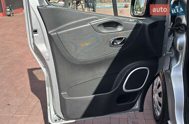 Минивэн Opel Vivaro 2015 в 