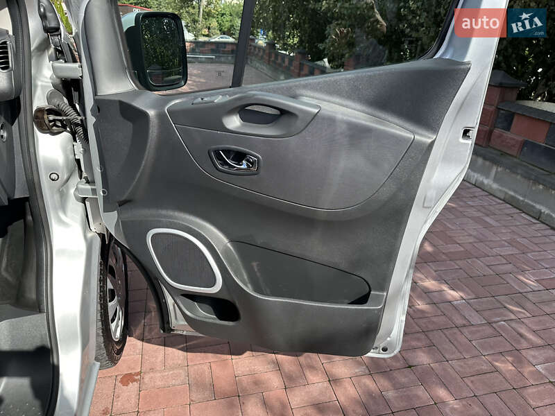 Минивэн Opel Vivaro 2015 в Ровно