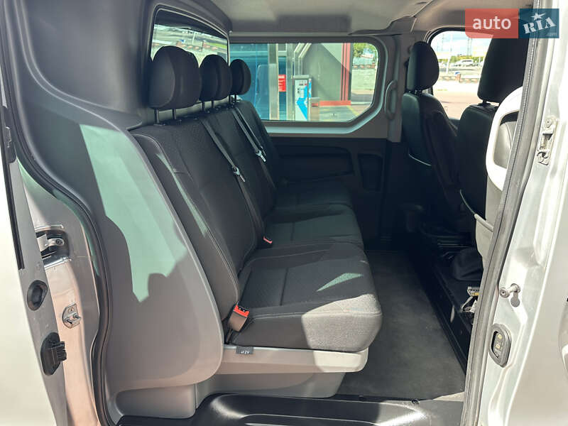 Минивэн Opel Vivaro 2015 в Ровно