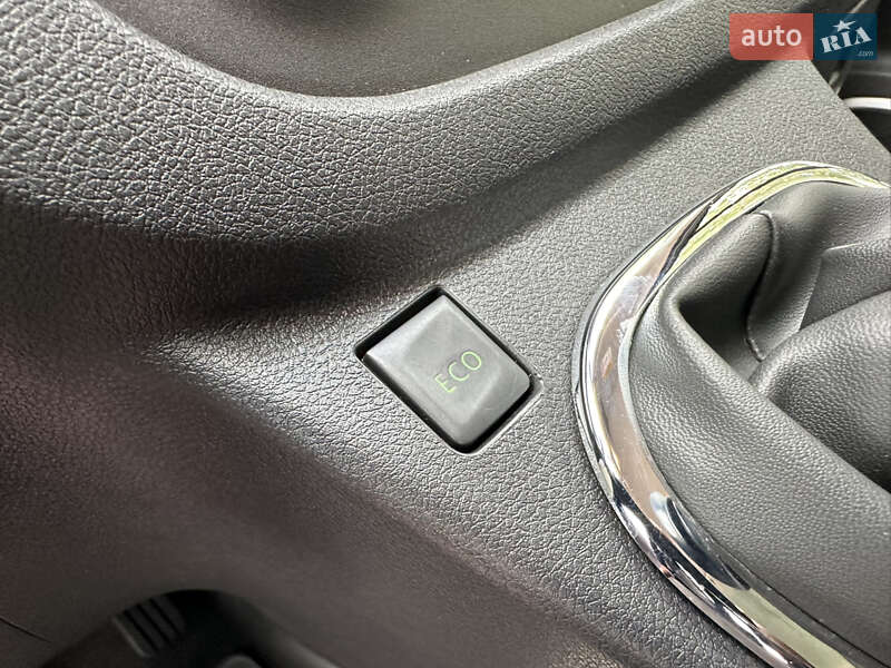 Минивэн Opel Vivaro 2015 в Ровно