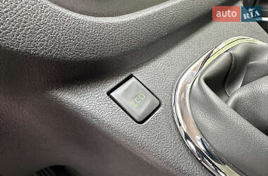 Минивэн Opel Vivaro 2015 в 