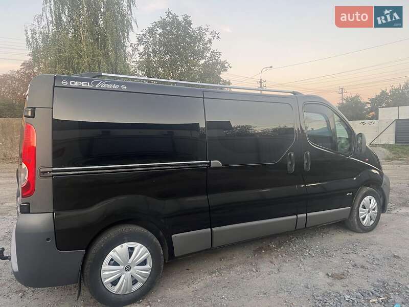 Минивэн Opel Vivaro 2005 в Ровно