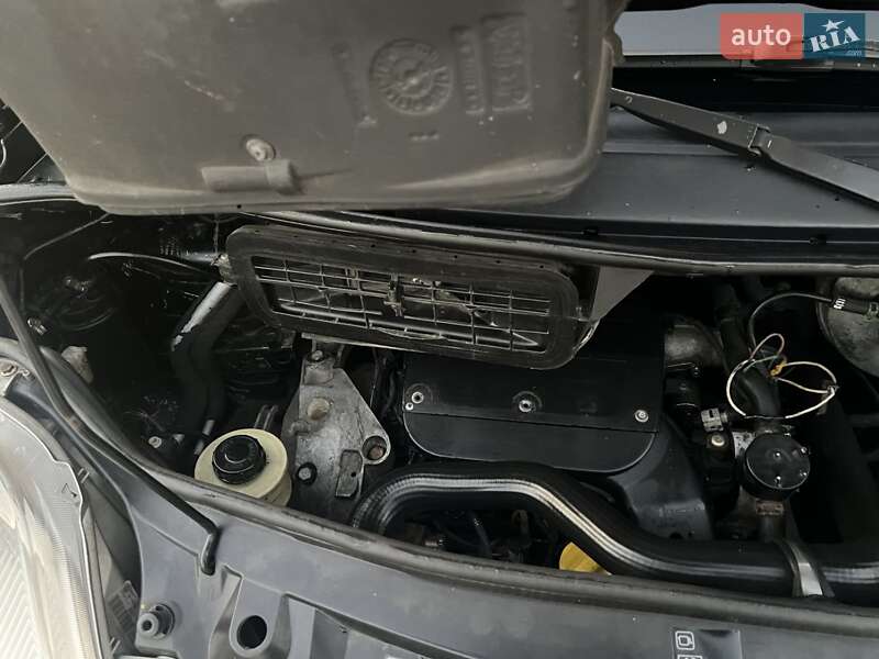 Минивэн Opel Vivaro 2005 в Ровно