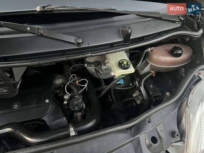 Минивэн Opel Vivaro 2005 в Ровно
