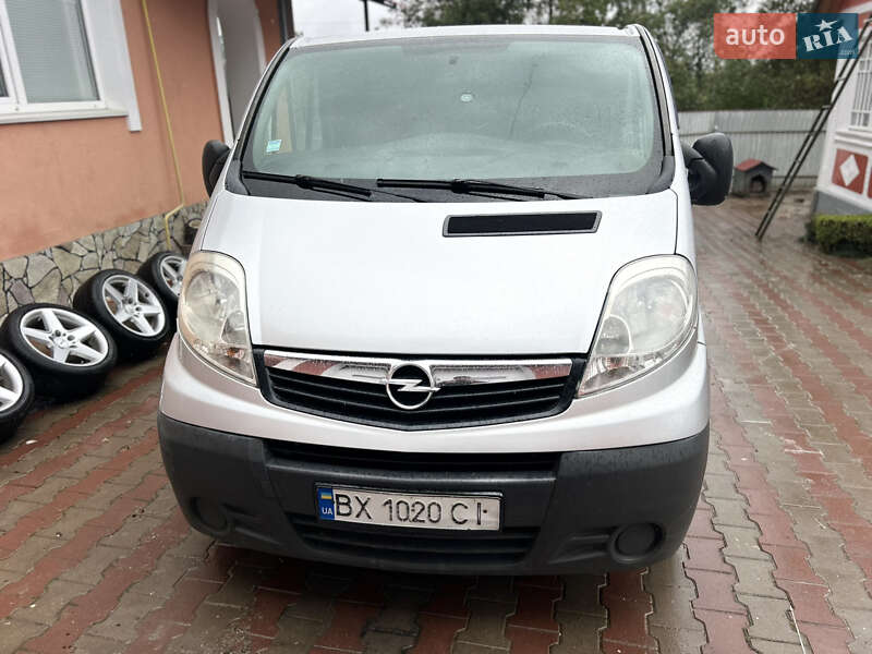 Вантажопасажирський фургон Opel Vivaro 2012 в Новій Ушиці