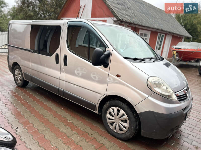 Вантажопасажирський фургон Opel Vivaro 2012 в Новій Ушиці