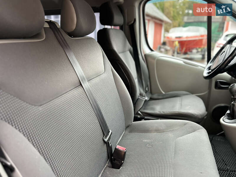 Вантажопасажирський фургон Opel Vivaro 2012 в Новій Ушиці