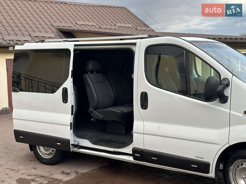 Мінівен Opel Vivaro 2006 в Луцьку