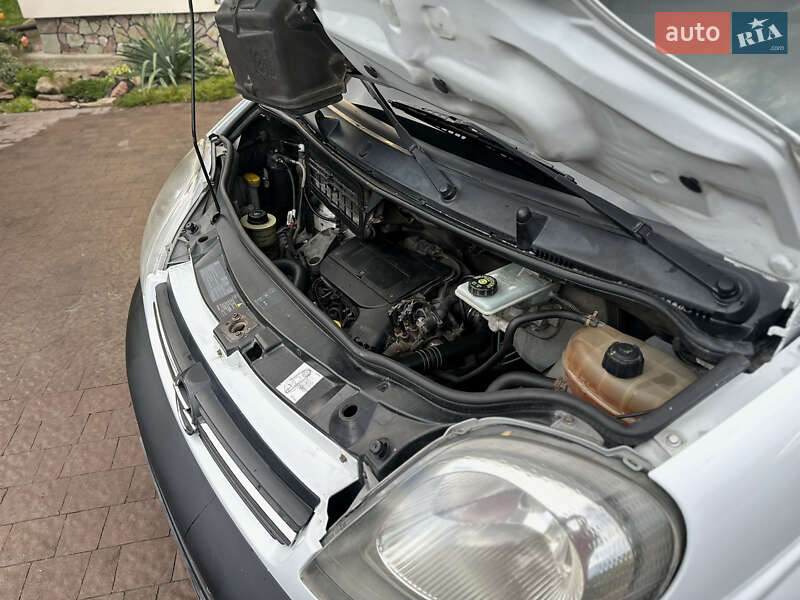 Мінівен Opel Vivaro 2006 в Луцьку