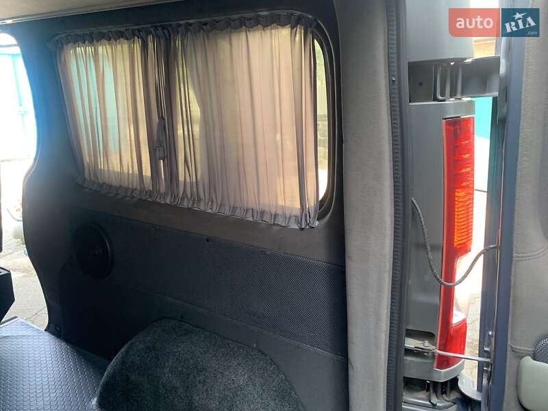 Минивэн Opel Vivaro 2012 в Киеве