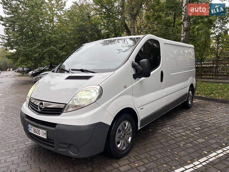 Грузовой фургон Opel Vivaro 2013 в Ивано-Франковске